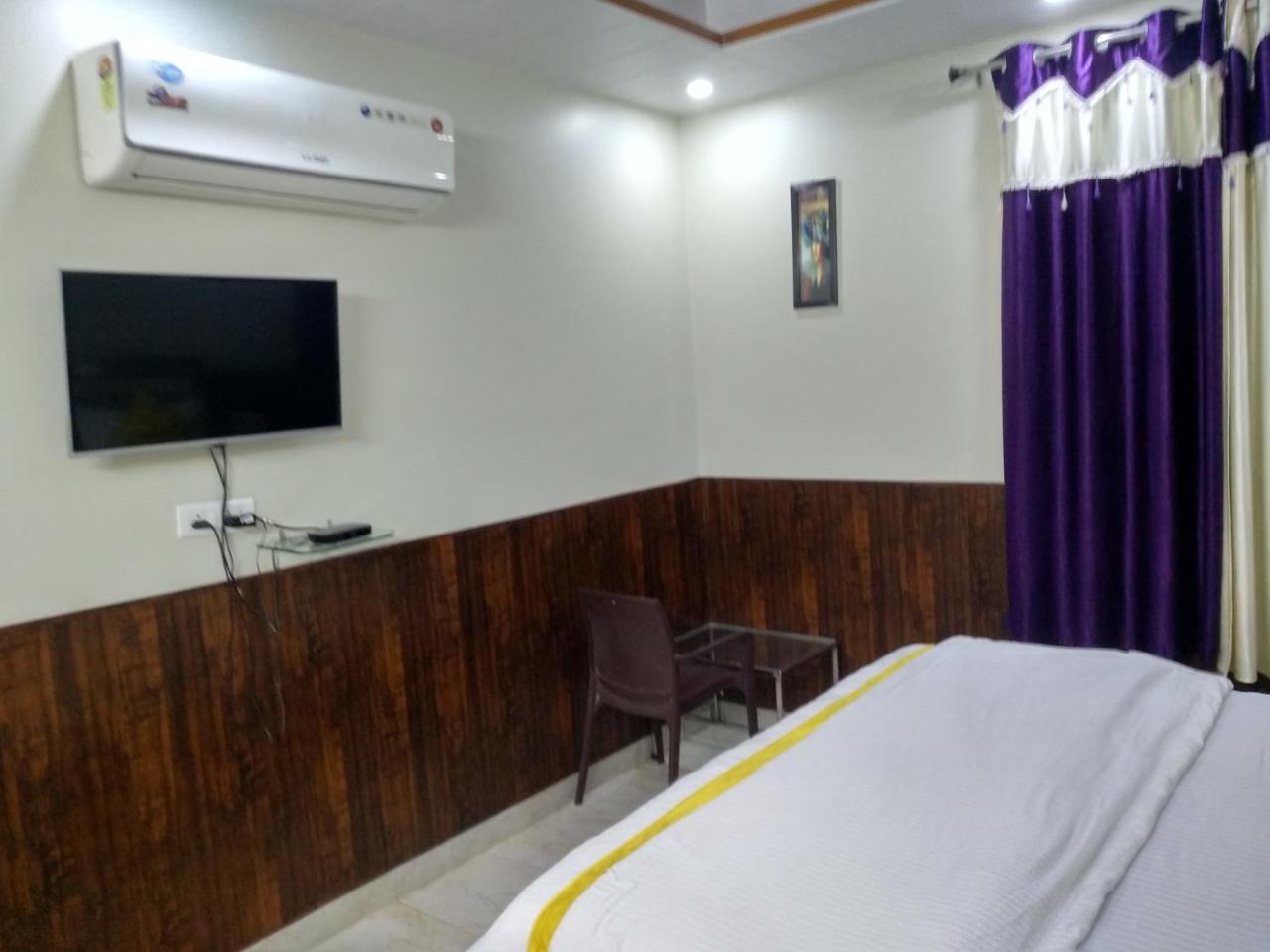 Hotel Rb Palace Dhaulpur Bagian luar foto