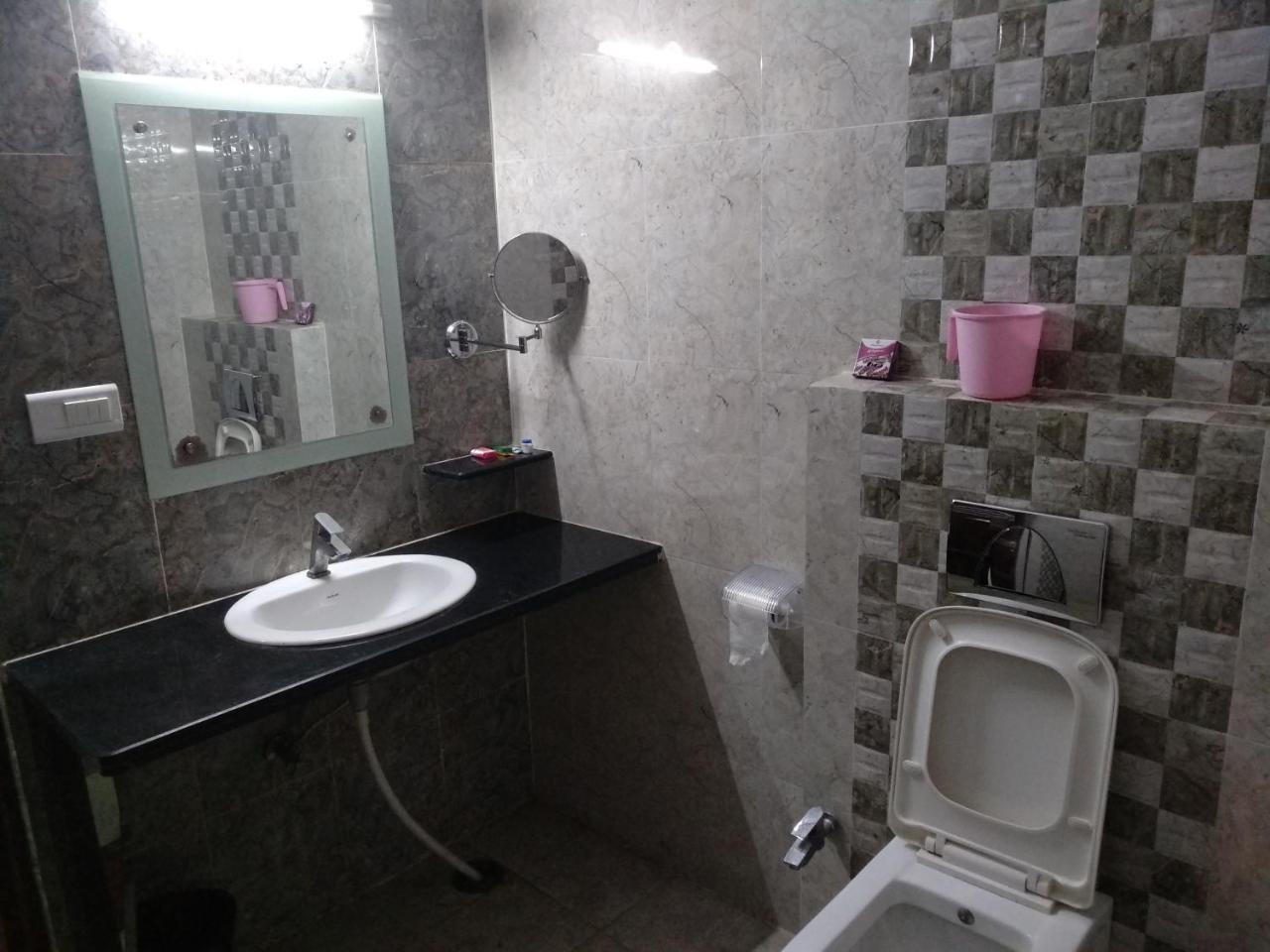 Hotel Rb Palace Dhaulpur Bagian luar foto