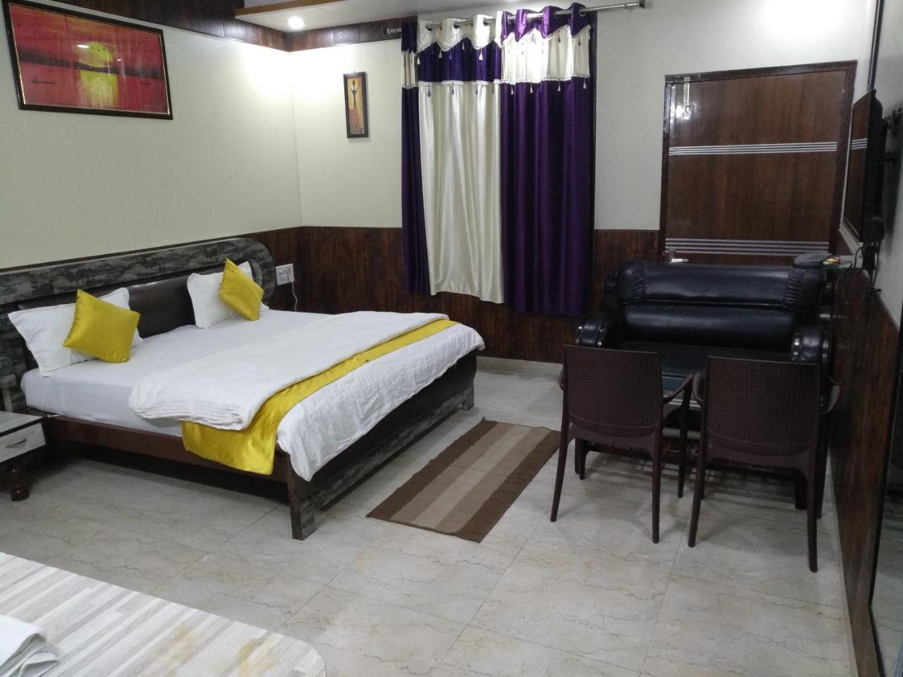 Hotel Rb Palace Dhaulpur Bagian luar foto