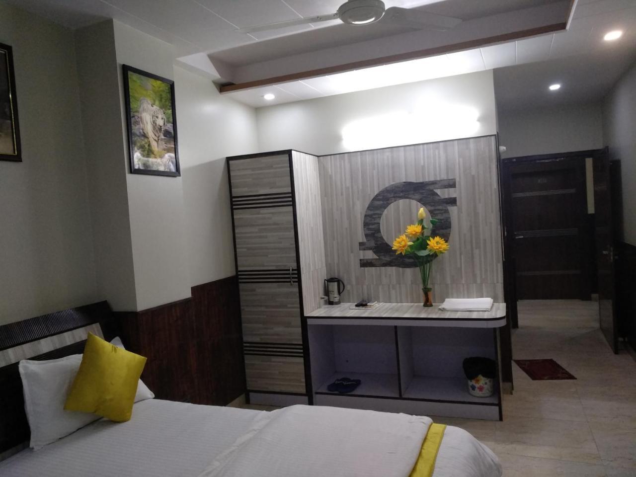 Hotel Rb Palace Dhaulpur Bagian luar foto
